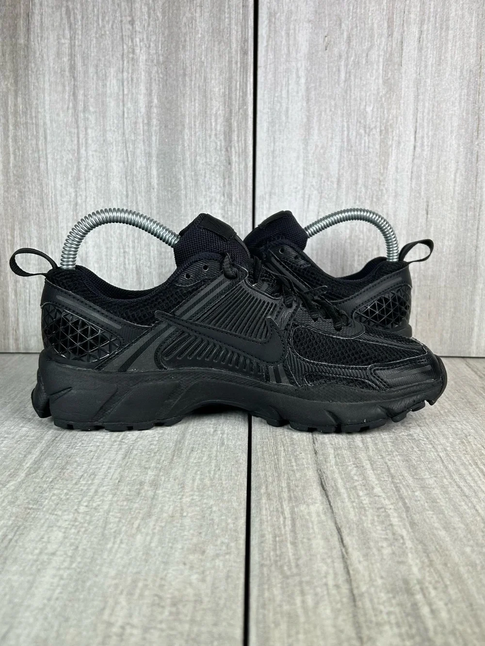 Nike Zoom Vomero 5 Triple Black Running Sneaker Athletic Shoe Women’s Size 6